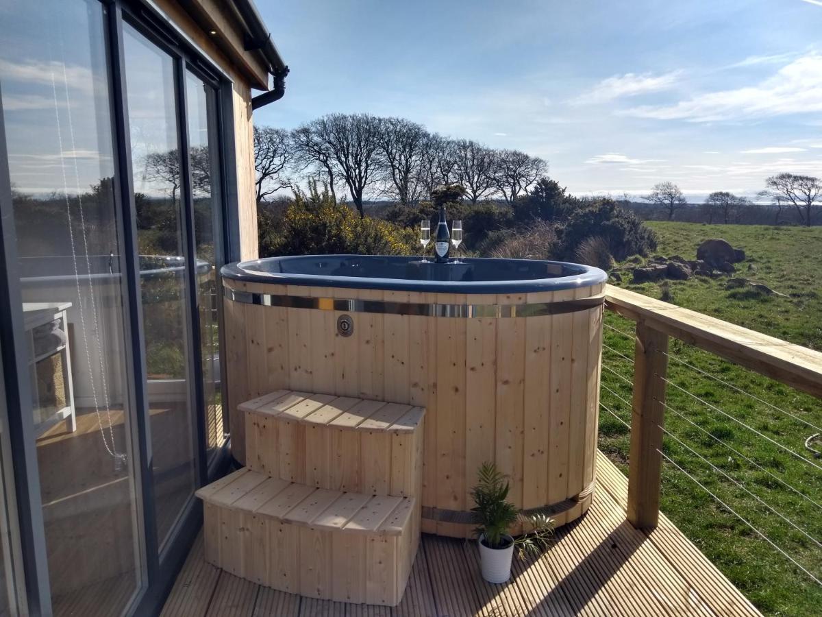 Cleeves Cabins Arran Luxury Lodge With Hot Tub Dalry  エクステリア 写真