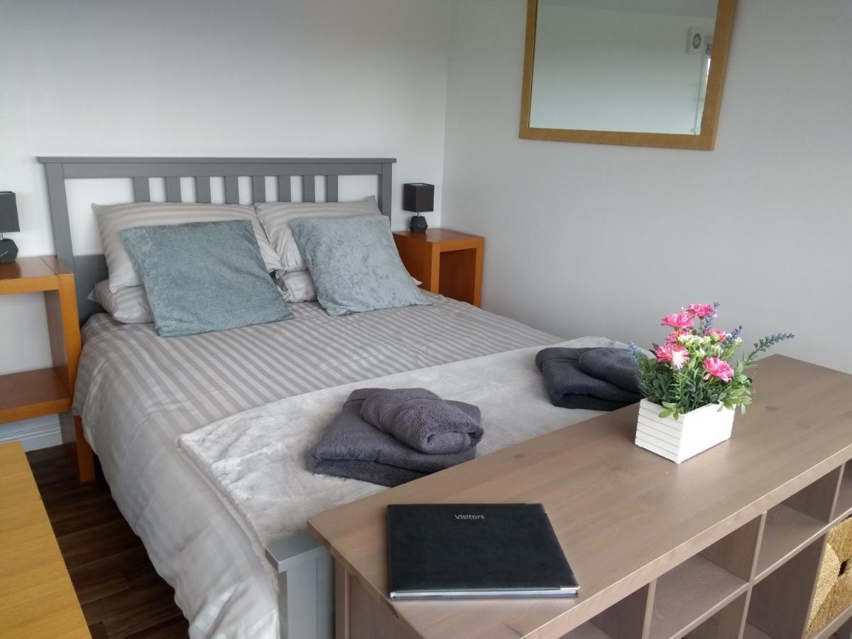 Cleeves Cabins Arran Luxury Lodge With Hot Tub Dalry  エクステリア 写真